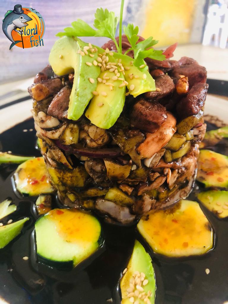 Torre de Mariscos en Salsa Negra